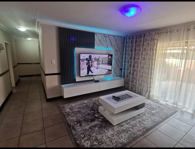 3 BEDROOM HOUSE FOR SALE IN VANDERBIJLPARK SW 5